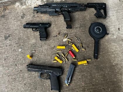 Un cargador circular de 50 balas expone el poder de fuego de la banda de menores que controla Fuerte Apache