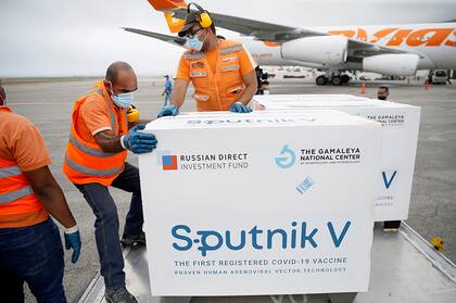 Un cargamento de Sputnik V en el aeropuerto de Caracas