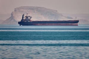 Irán lanza nuevas amenazas sobre Ormuz, pero EE.UU. aclara que todavía rige el alto el fuego