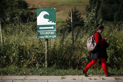 Un cartel de advertencia de tsunami en Chile. El país trasandino evalúa un sistema de notificaciones de terremotos a smartphones junto a Estados Unidos