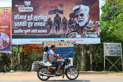 Un cartel de campaña con la imagen del primer ministro Narendra Modi. (Idrees MOHAMMED / AFP)