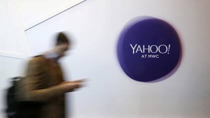 Un cartel de Yahoo en la reciente feria Mobile World Congress de Barcelona. Según The Washington Post y Reuters, la compañía de Internet espió a sus usuarios a pedido del gobierno estadounidense