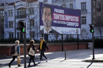 Un cartel del líder de extrema derecha André Ventura, en Lisboa