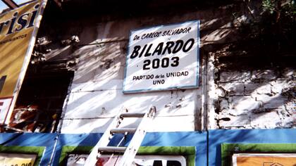 Un cartel en las calles porteñas anuncia la candidatura de Bilardo a la presidencia de la nación.