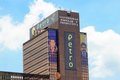 Un cartel publicitario de Petro, la criptomoneda impulsada por el gobierno de Venezuela