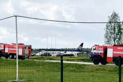 Un caza bielorruso interceptó un avión Boeing 737-8AS de Ryanair a bordo del cual viajaba un activista de la oposición, que luego fue detenido tras su aterrizaje imprevisto en Minsk