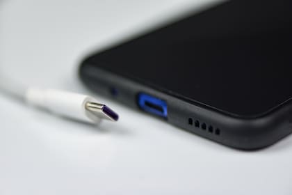 Un celular puede compartir Wi-Fi con una computadora con un cable USB