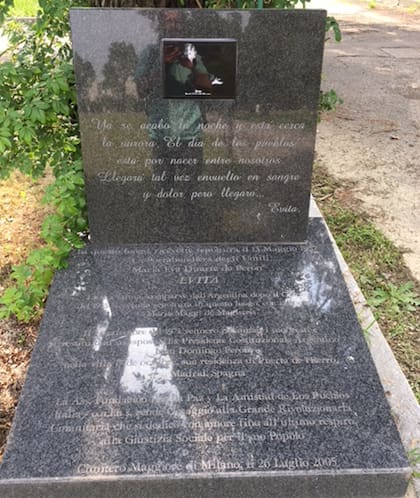 Un cenotafio marca hoy el lugar donde Eva Perón estuvo sepultada