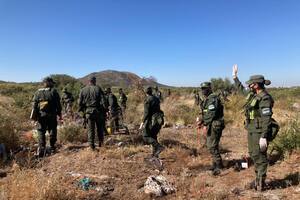 Un centenar de gendarmes rastrillaron un descampado en busca de pistas sobre el paradero de Guadalupe Lucero