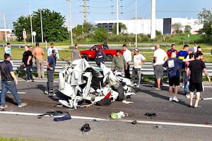 Un muerto tras un brutal choque entre un camión y un auto