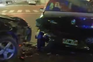 Manejaba borracho y provocó un choque en cadena: una mujer herida y autos destrozados