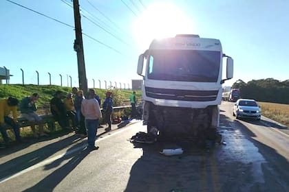 El conductor del camión resultó ileso y fue sometido a un test de alcoholemia, que dio negativo