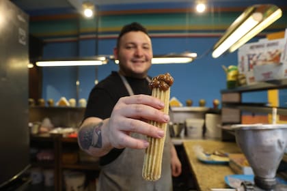Un churro relleno de chocolate en Juan Pedro Caballero, en Palermo