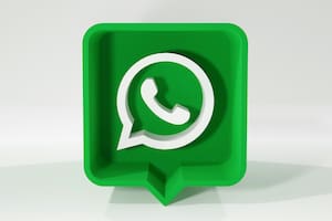 Un ciberataque puede tomar control de una cuenta de Whatsapp aprovechando la herramienta que permite autenticar la mudanza de una cuenta a otra con un SMS; la verificación en dos pasos anula esta posibilidad, ya que agrega una segunda clave que sólo conoce el dueño de la cuenta