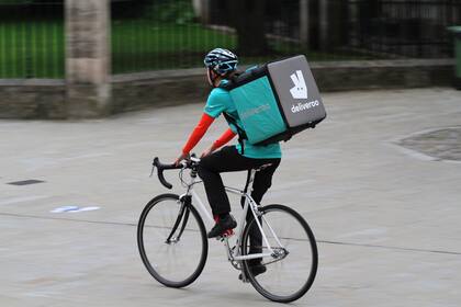 Un ciclista de Deliveroo
