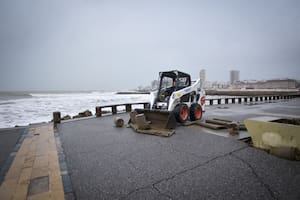 Fotos y videos: las imágenes más impactantes y dramáticas del paso del ciclón extratropical que azotó la costa con olas de hasta 8 metros