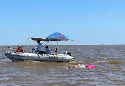 Un cirujano salteño murió al intentar cruzar a nado el Río de la Plata desde Colonia