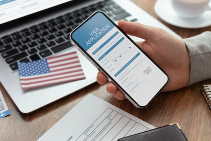 Un ciudadano de un país extranjero que busca ingresar a Estados Unidos generalmente debe obtener primero una visa