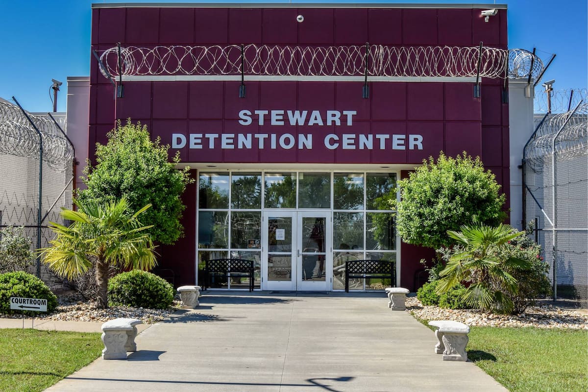 Quién era el inmigrante mexicano que murió en custodia del ICE