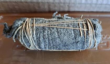 Un ciudadao de Nueva Jersey, Estados Unidos, encontró dos rollos de dólares enterrados en su jardín y su valor lo sorprendió