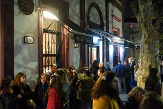 Los bodegones, restaurantes y pizzerías en los que siempre hay que hacer fila