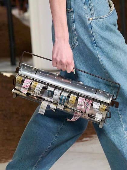 Un clásico porteño, las expendedoras de boletos convertidas en accesorios