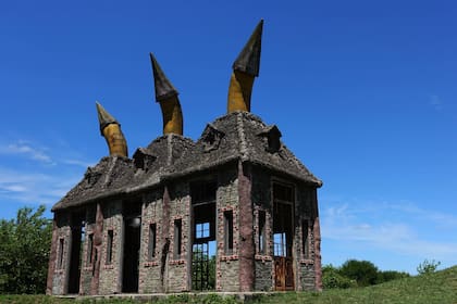 Un clima onírico reina en las casas de Villanueva.