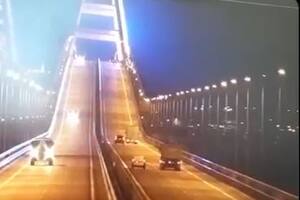 El momento en que explota el coche bomba que destruyó el "puente Putin"