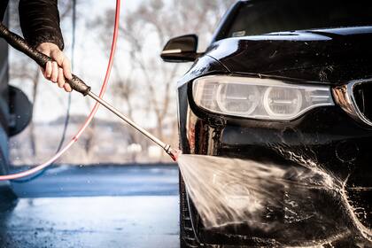 Un coche limpio no solo mejora su apariencia, sino que también simboliza la eliminación de la energía negativa acumulada