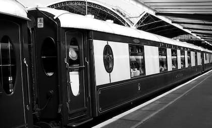 Un coche Pullman con pasadizo entre vagones (otra creación de George Pullman)