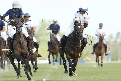 Un cogote de revés por parte de Alfredo Bigatti ante Juan Martín Nero; La Ensenada-Murus Sanctus no estuvo en su nivel contra La Dolfina.