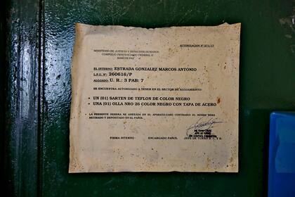 Un comprobante de ingreso de utensilios al pabellón