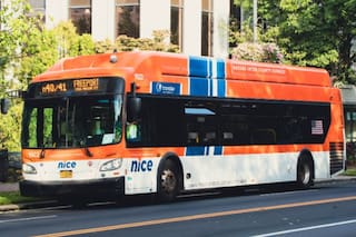 Adiós a los clásicos autobuses de Long Island: la reforma de US$40 millones que promete mejorar el transporte