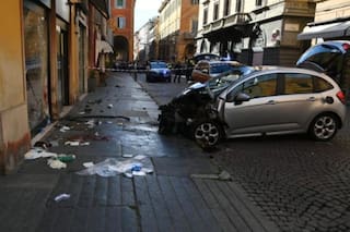 Conmoción en Italia: un hombre atropelló a decenas de peatones y apuñaló a una persona que intentó detenerlo