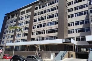 Detienen a un empresario por explotar a albañiles que construían un lujoso complejo