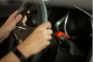 El momento en que un conductor ebrio saturó el alcoholímetro durante un control de tránsito