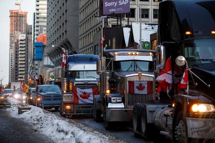 Un convoy de camioneros y simpatizantes ha ocupado el centro de Ottawa, Canadá, desde hace dos sábados en protesta por el mandato de la vacuna contra el Covid-19