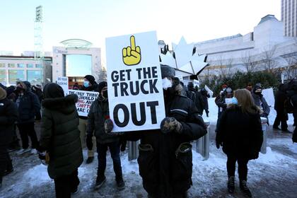 Un convoy de camioneros y simpatizantes ha ocupado el centro de Ottawa, Canadá, desde hace dos sábados en protesta por el mandato de la vacuna contra el Covid-19