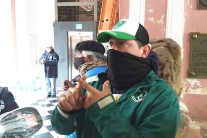 "No pedimos tierras ni viviendas. No queremos más accidentes", afirmaron desde la protesta dentro de la municipalidad de Junín. Diario Democracia