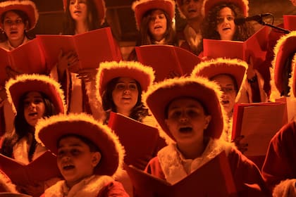 Un coro canta durante la víspera de la Navidad. Foto: Archivo.