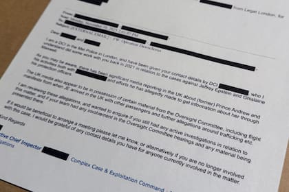 Un correo electrónico incluido en la divulgación de los archivos de Jeffrey Epstein es fotografiado el 22 de diciembre de 2025