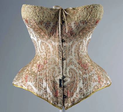 Un corsé francés de 1891, vía el Museo Metropolitano de Arte, Nueva York