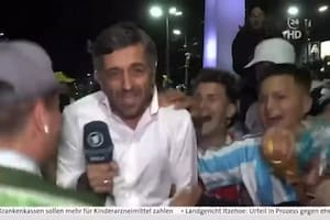 Un periodista alemán quedó en medio de los festejos por la selección y su odisea se volvió viral