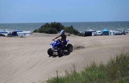 Un cuatriciclo en la zona de El Arenal, Costa del Este.