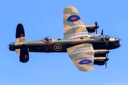 Un cuatrimotor pesado Avro Lancaster como el que voló Tito Withington cuando bombardeó la casa de vacaciones de Adolf Hitler