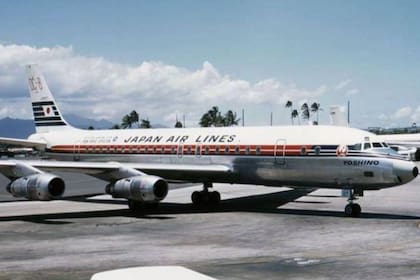 Un DC-8 de Japan Airlines, similar al avión al que se subió Keith Sapsford como polizón en el vuelo que se convirtió en su último viaje