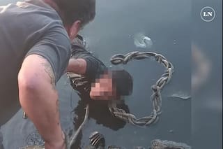 Un delincuente huyó de la policía con una moto robada y terminó en el Riachuelo