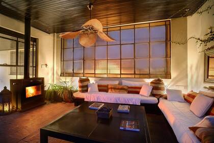 Un departamento que se ofrece en alquiler para turistas, ubicado en el barrio de Palermo, disponede amplios espaciospara disfrutar despuésde una comida en familiao con amigos, además de confortables habitacionespara relajarse