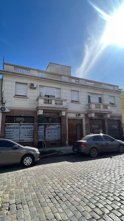 Un departamento se subasta en este edificio antiguo de Parque Patricios