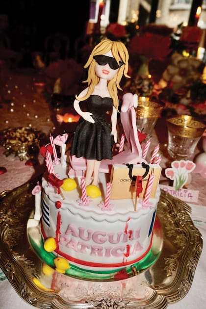 Un detalle de la torta, con una muñeca inspirada en la cumpleañera.
